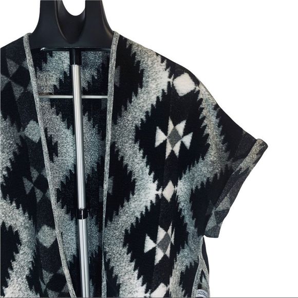 American Eagle Women XS/S Southwestern Print Wool Blend Poncho Wrap Aztec Black - Picture 3 of 12